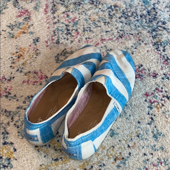 Blue and cream/white stripped toms - Picture 3 of 3